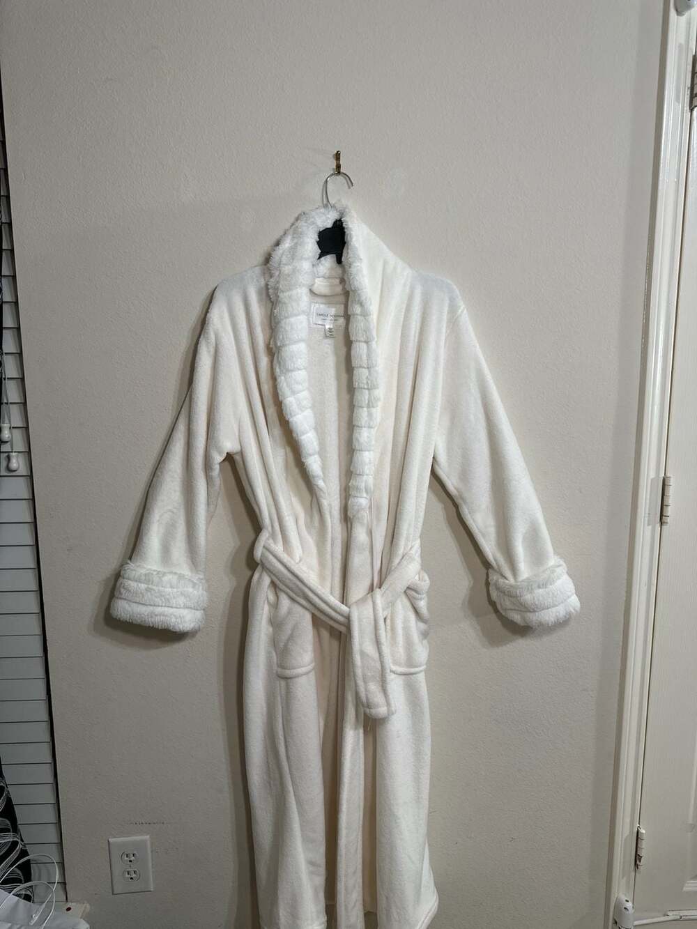Carole Hochman White Plush Wrap Robe with Faux Fur Trim Shawl Collar